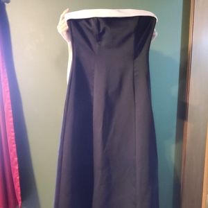 Urban Girl Nites – Black & White Formal Gown (Size 11/12)